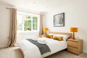 2 bed house close to Town Centre - Image 2