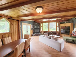 Rustic Bungalow in Stowe - Easy access to hiking! - Image 4