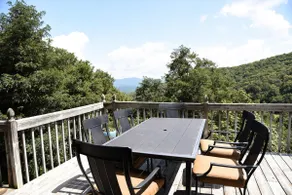 Picturesque Mountain Chalet Above Hawksnest - Image 3