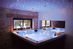 Romantic cottage with hot tub and sauna - Image 5