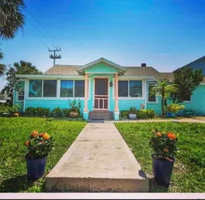 Vilano Beach Cottage,  1/2 block to Surfside Beach.  Historic Capo Cottage - Image 2