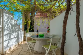 Lovely Terrace, Perfect Location: 3 Minute Walk to Old Town and Beach - Image 2