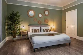 Clarence Square Penthouse - Image 4