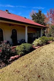 Lakeshore Cottage - Image 2