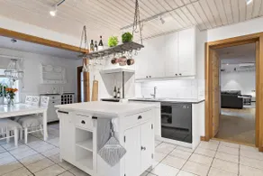 Exclusive villa with rural and idyllic location - Image 4