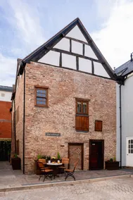 Historic Studio | Private Entrance | Free Parking - Image 3
