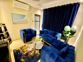 Royal blue themed 1BHK Netflix-Wifi-Heating-201 - Image 5