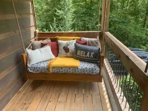 Cozy Ellijay Cabin-close to hiking, Red apple barn, waterfalls and wineries! - Image 2
