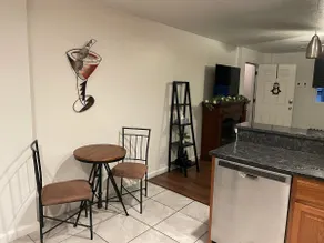 *Comfy Cozy Clean* 1stFloor 2BR apartment - Image 5