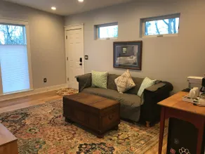 Gorgeous Home Close to Everything - Image 4