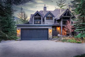 Ultimate Ski-in&out| Private Hot Tub I Fireplace - Image 2