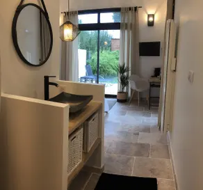 Independent accommodation for 5 - Image 2