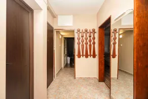 Centre two-bedroom apartment, parking on request - Image 5