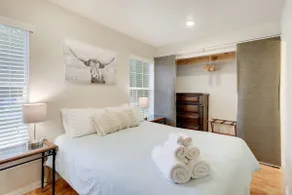 ★Cottage 4 - Great for Exploring SoCo-SLEEPS 4! ★ - Image 4