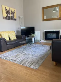 Modern apartment close to city centre - Image 2
