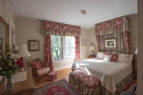 1930s Beautiful Gainesville Home, Great Location! - Image 2