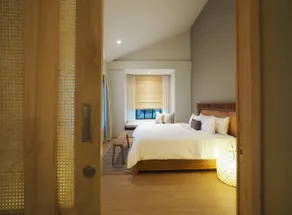 1 bed room, oceanfront home at Chaloklum beach - Image 4