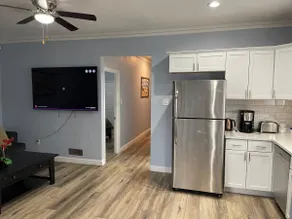 Quiet 4 bed, 2 bath, 10 mins to Lake Michigan - Image 3