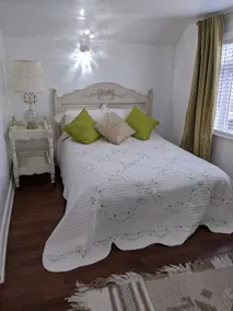 Cozy Etobicoke suite - Image 3