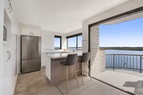 Wharf Lodge 2 Bedroom River View Apartment - Image 4
