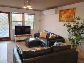 Central Location Spacious 2BR - Walk to Beach&Mall - Image 2