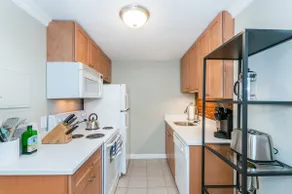 Dream Location! Private Deck, Parking for Rent - Image 5