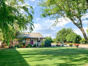 A house in the orange grove - Image 2