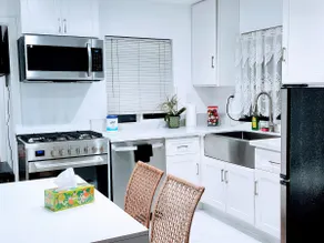 Beach house w/ kitchen, laundry & enclosed yard - Image 3