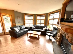 Beautiful 4 bedroom townhouse close to the Village - Image 2