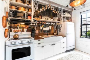 Cozy, chic and fun Ferndale barndominium - Image 2