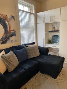 2BDRM Executive Suite mins from Downtown w/parking - Image 3