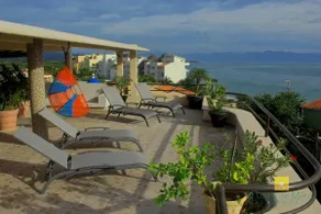 Sol. One bedroom. Walk to beach and restaurants. - Image 5
