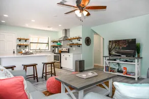 Gorgeous 3 Bed Beach House Only Steps to the beach - Image 5
