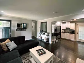 Spacious Luxury Retreat w/ Hot Tub & Movie Theatre - Image 5