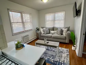 Quaint and Cozy one bedroom - Image 2