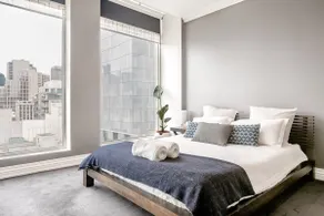 Bright, Luxury Penthouse with Amazing Views - Image 3
