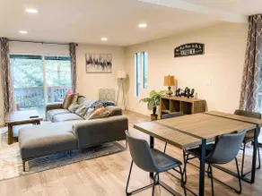 La Gracia @ Edmonds Remodeled Home with AC - Image 4