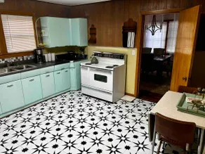 Retro Home near Palo Pinto Mountains State Park - Image 4
