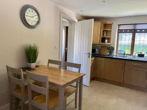 Cosy 2 bed House Close to City Centre of Lincoln - Image 3