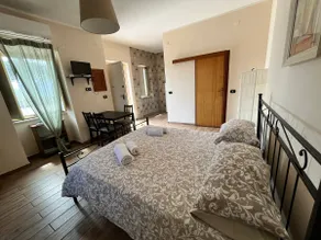 Vesuvian Villa With Swimming Pool - Image 4
