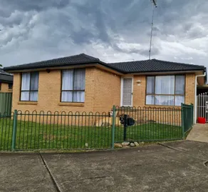 Three bedroom home in Penrith with 2nd lounge room - Image 2