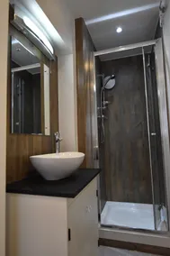 Recently renovated 2 bedroom annexe with open plan living room and kitchen. - Image 4