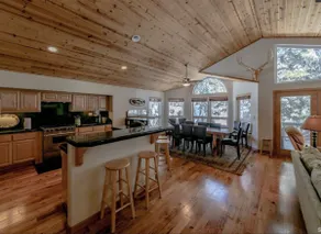 Lupine lodge, hot tub, wi/fi , Montgomery estate - Image 4