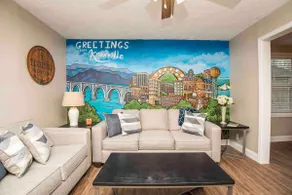SoKno Bungalow — Neyland Stadium Views! - Image 2