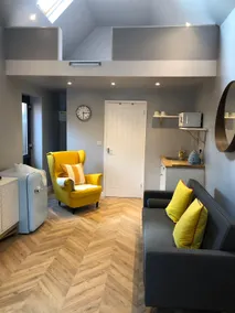 The Rhubarb Room- Self Contained Private Annexe - Image 3