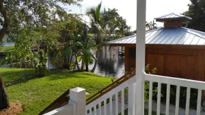 Riverbend waterfront home. - Image 2