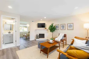 Cheerful 3 Bedrooms Townhouse w/ indoor fireplace - Image 3
