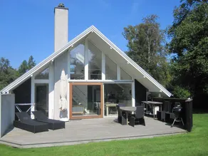 Beautiful cottage with wooden terraces and fantastic light - Image 2