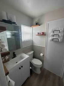 1 /1 Master Suite near Airport! - Image 2