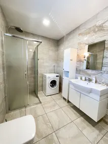 Unique house with garden and modern amenities - Image 2